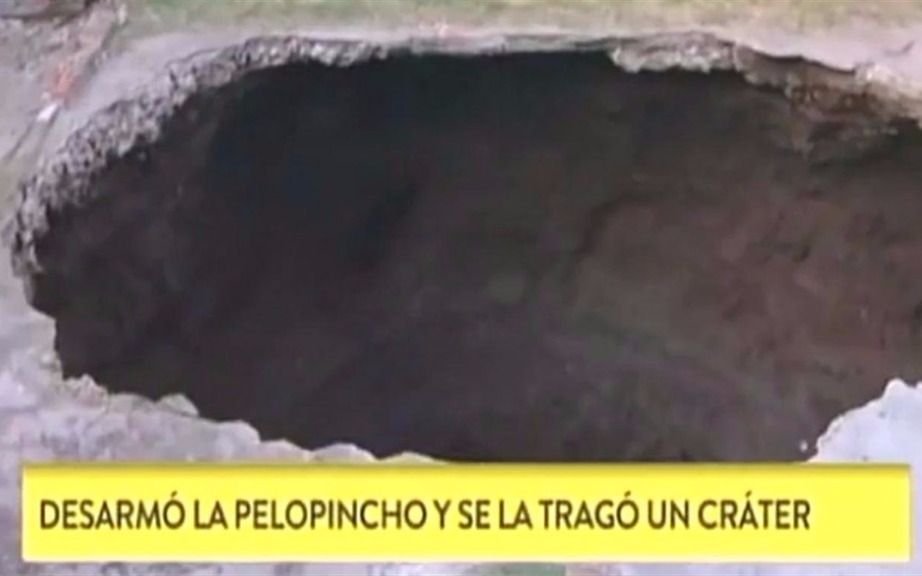 Desarmó la pileta, se abrió  la tierra y cayó 10 metros