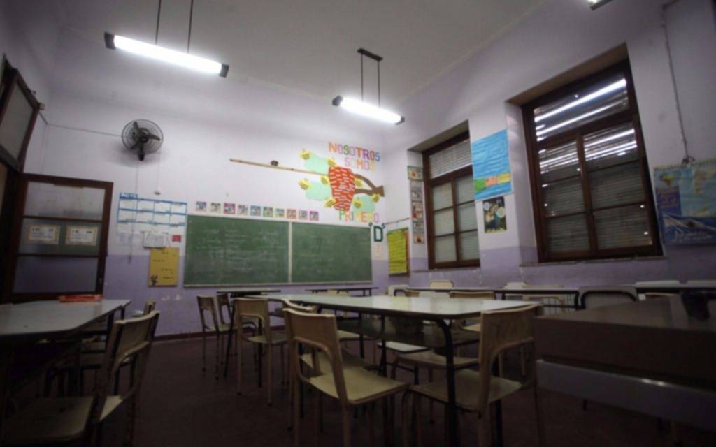 Presentan amparo para impedir ingreso de voluntarios a las escuelas 