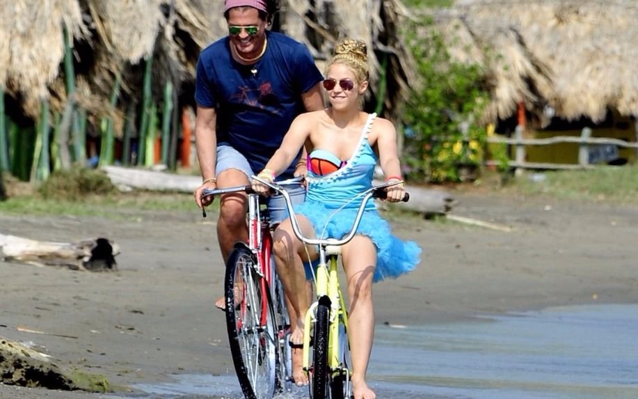 Carlos Vives y Shakira fueron demandados por plagio por su tema “La bicicleta”