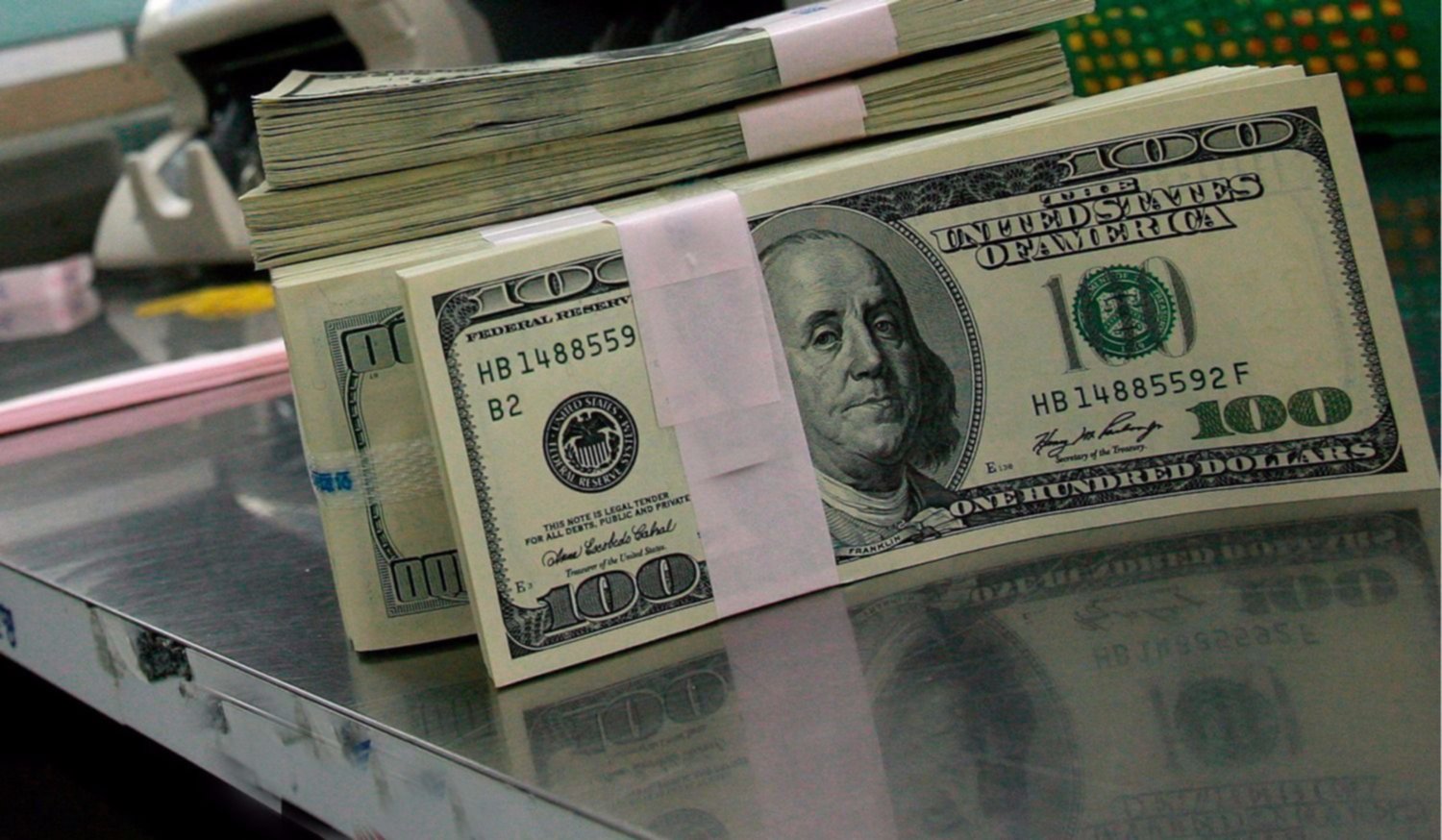 El dólar cerró a $ 15,70