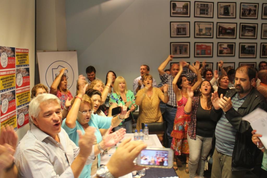 Los docentes rechazan nueva oferta y ratifican el paro del lunes y martes