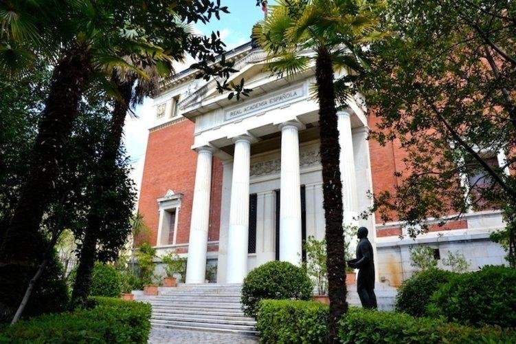 La Real Academia se saca el machismo de encima: aclara lo de “sexo débil”