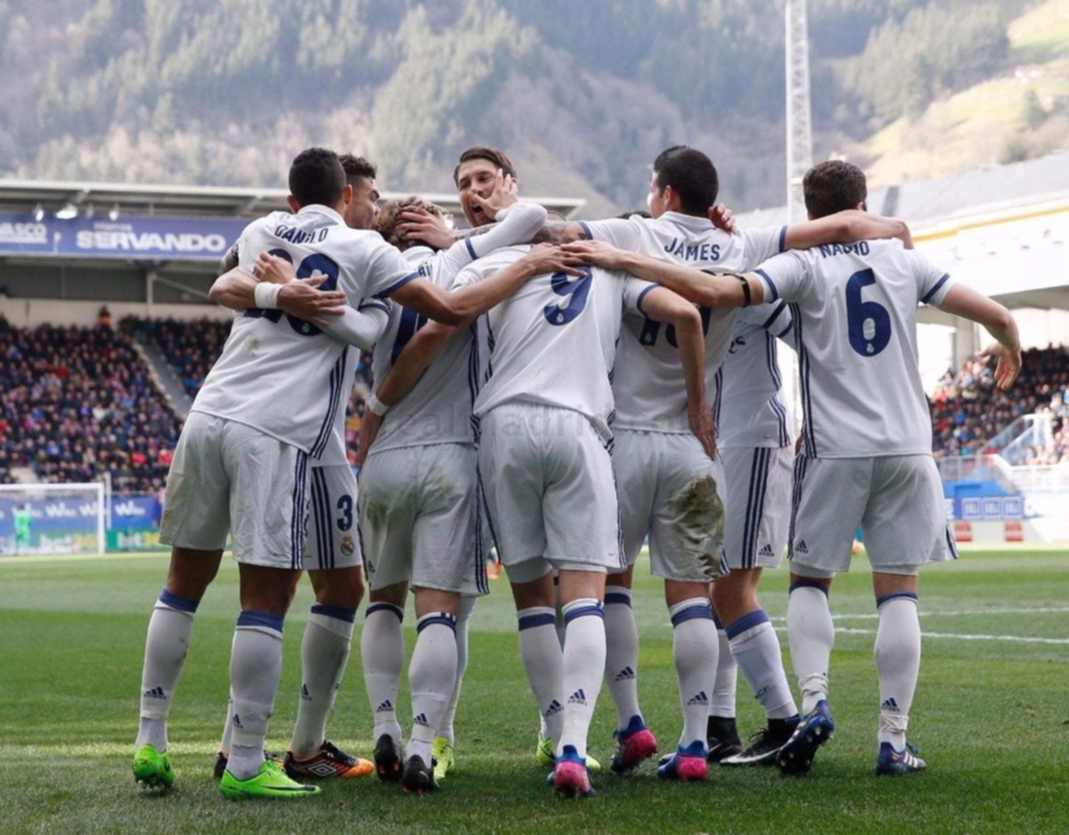 Real Madrid goleó a Eibar y se mantiene en la lucha por el título
