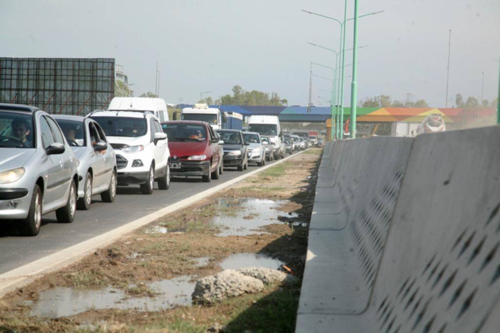 Dan el primer paso para hacer el tercer carril de la Autopista en el tramo Hudson-La Plata