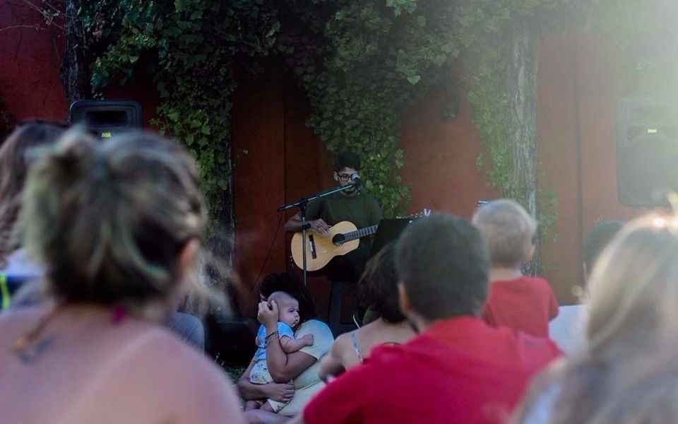Maxi Rodas presentó su último trabajo en el Paseo Aldo Severi