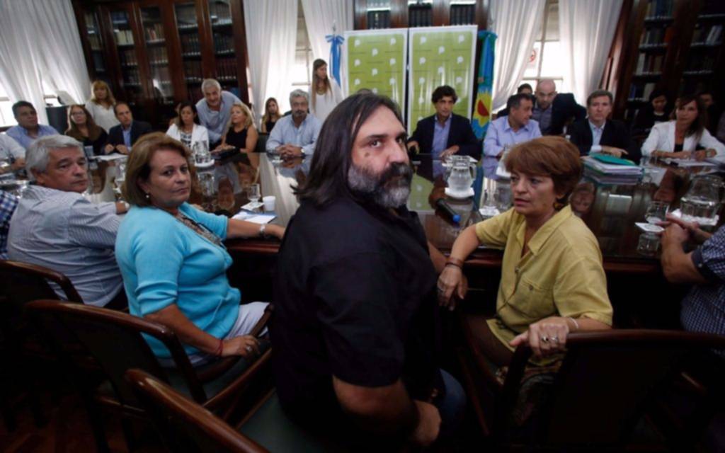 Docentes: Justicia platense ordenó a Provincia que "se abstenga" de dictar conciliación obligatoria