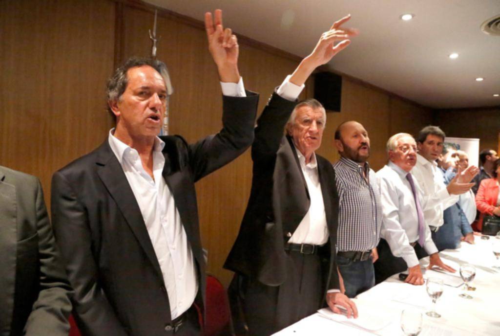 Scioli salió a reclamar internas para la pulseada con Randazzo