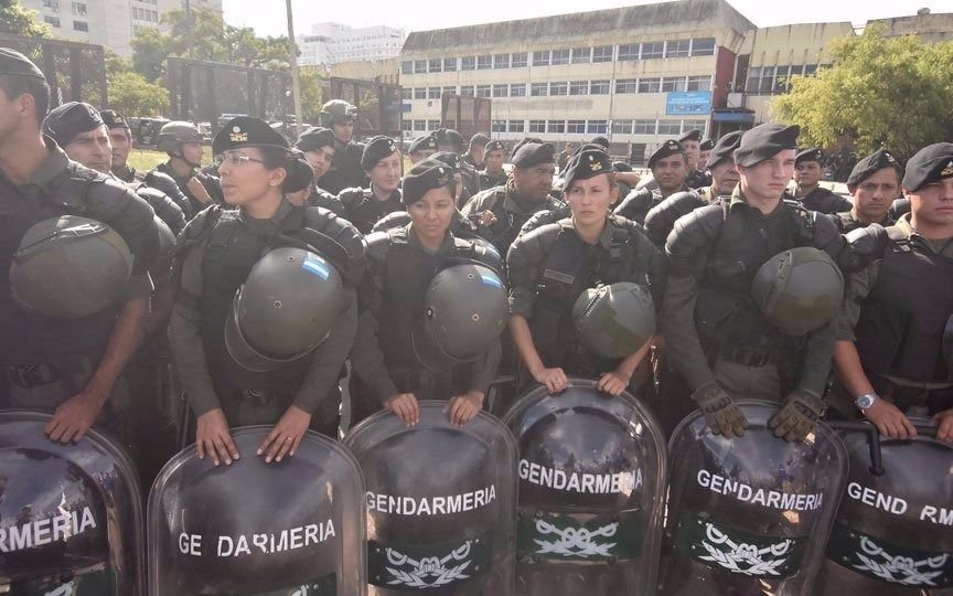 Fuerte operativo de seguridad y pocos militantes