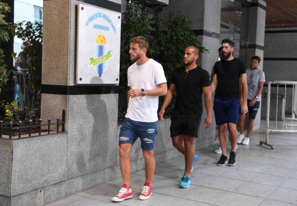 Principio de acuerdo para que la pelota vuelva a rodar