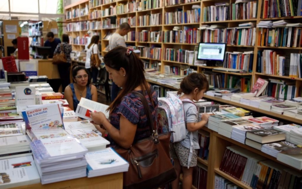 Para comprar los textos escolares ya se gasta unos $1.500 por chico