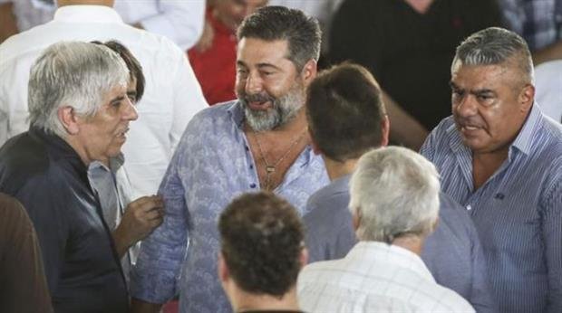 Carrió le pegó a la alianza futbolera Angelici-Moyano