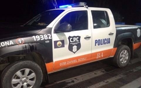En 36, 16 y 17 asaltaron una  casa y le apuntaron a un nene