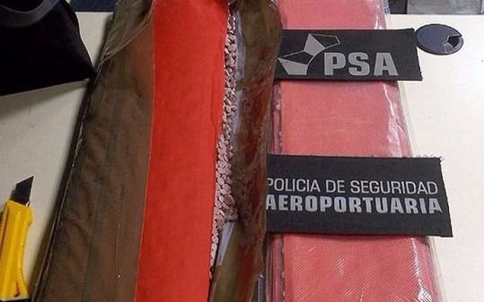 Dos colombianos trajeron 21 kilos de drogas en el mismo vuelo de Macri