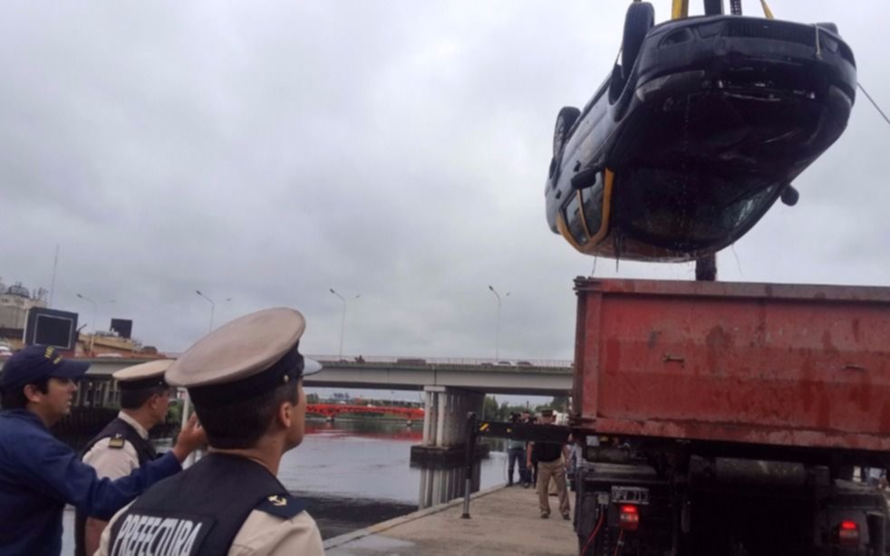 El conductor que cayó al Riachuelo explicó que perdió el control del auto