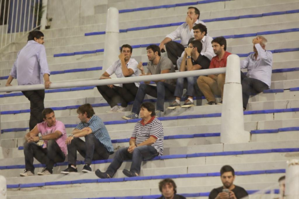 Hubo presencia albirroja en la tribuna visitante del Amalfitani