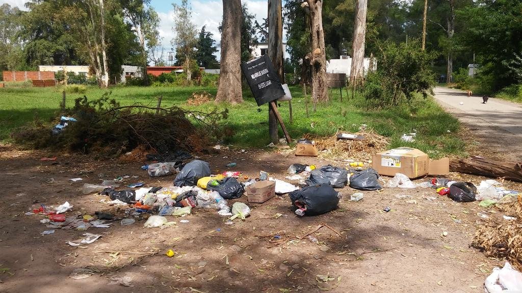 Quejas por basura y falta de iluminación