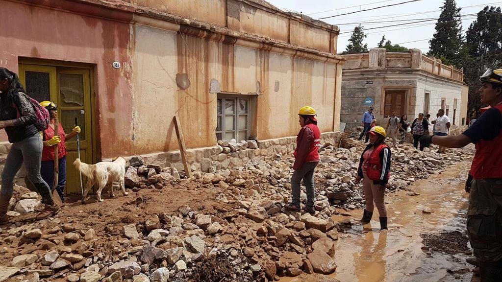 Daños y evacuados por un alud de piedra y barro en Tilcara