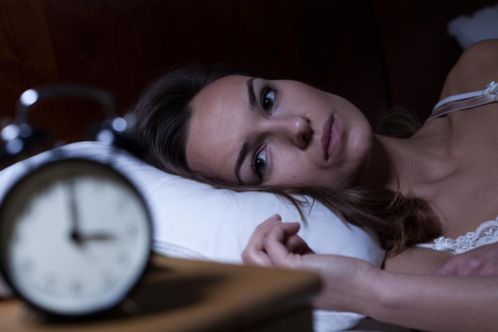 Los especialistas advierten que el dormir poco engorda