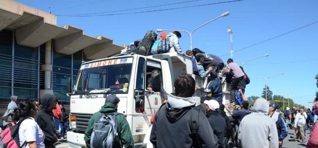 Desesperadas búsquedas en una ciudad desbordada y dominada por la angustia