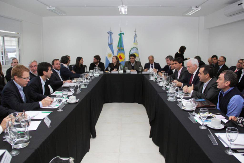 Casi todos los ministros de Vidal viven a tres horas de La Plata