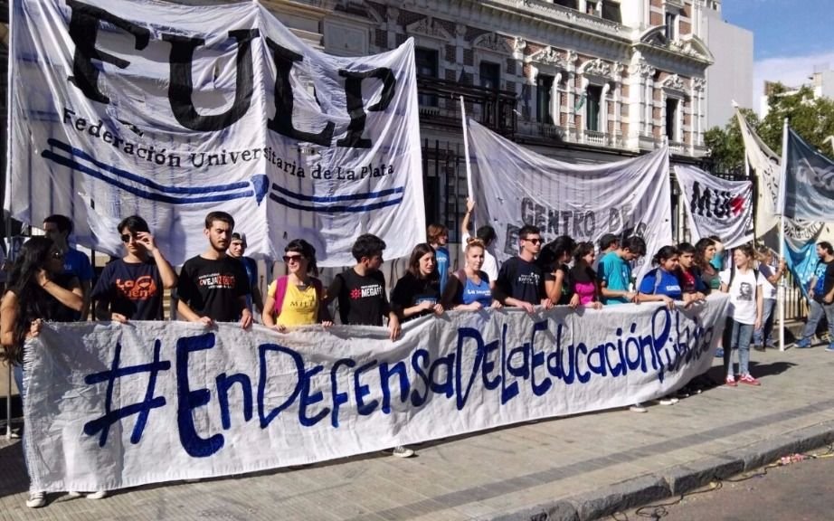 Movilización en defensa de la educación pública
