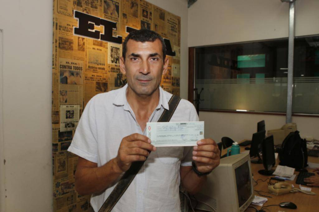 El cheque por los $150.000 ya tiene dueño