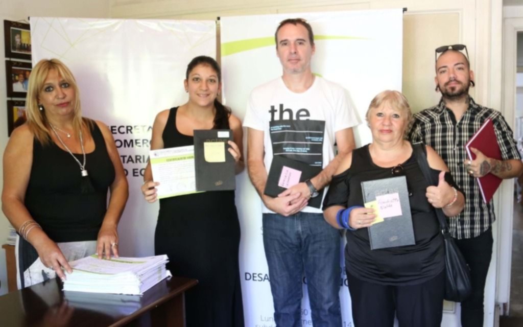 Municipio entrega habilitaciones comerciales