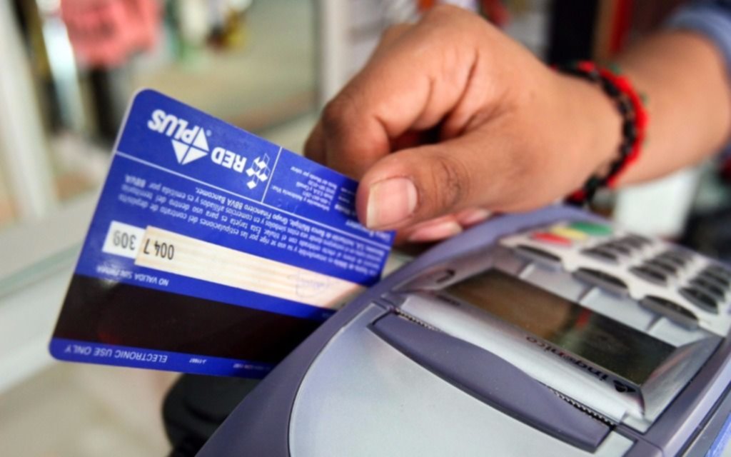 Avanza iniciativa para que bajen comisiones que cobran las tarjetas