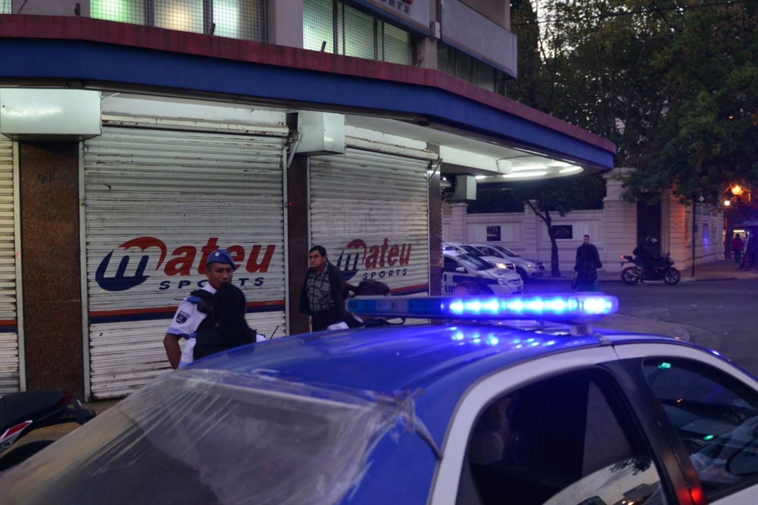 A punta de pistola, asaltaron un comercio en el centro de la Ciudad