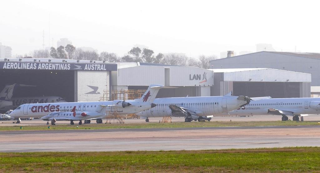 Adjudican nuevas rutas aéreas y ya anuncian vuelos más baratos