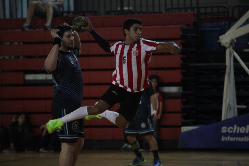 Estudiantes hace su estreno