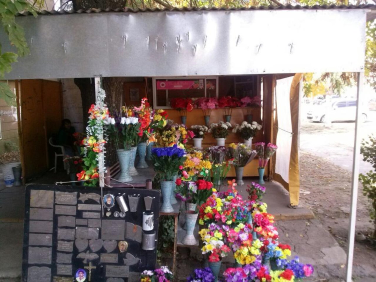 Se llevó la plata de una florería del Cementerio y al rato fue detenido