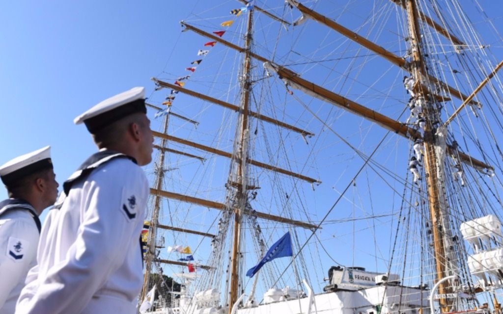 La Fragata Libertad zarpó con 61 cadetes en un viaje de seis meses