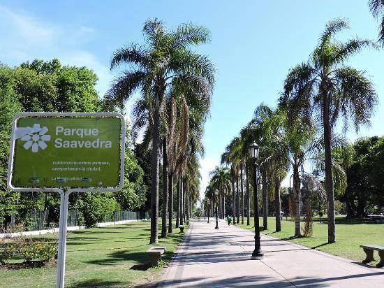 Tomaba mate con su pareja en el Parque Saavedra y lo balearon cuatro motochorros