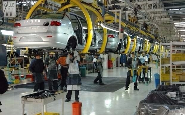 La producción industrial cayó un 6% en febrero