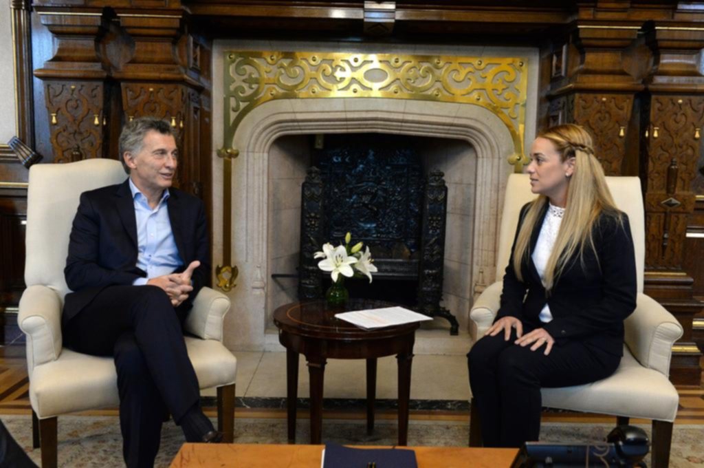 Macri pidió “recomponer el orden democrático” en el país caribeño