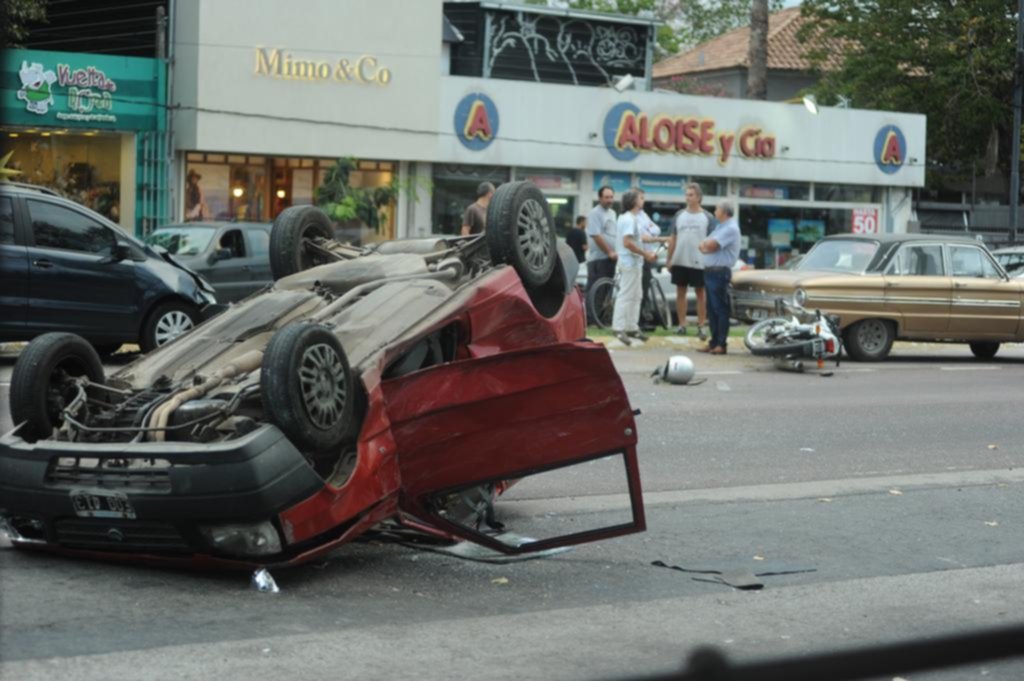 Espectacular accidente en Cantilo y Centenario