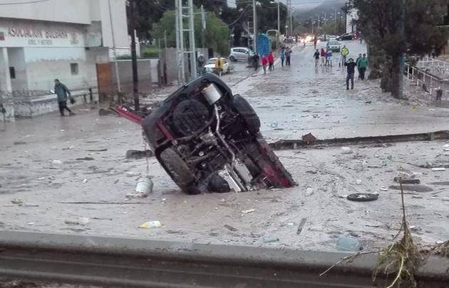 Cinco provincias bajo agua, donde en horas llovió más que en un año