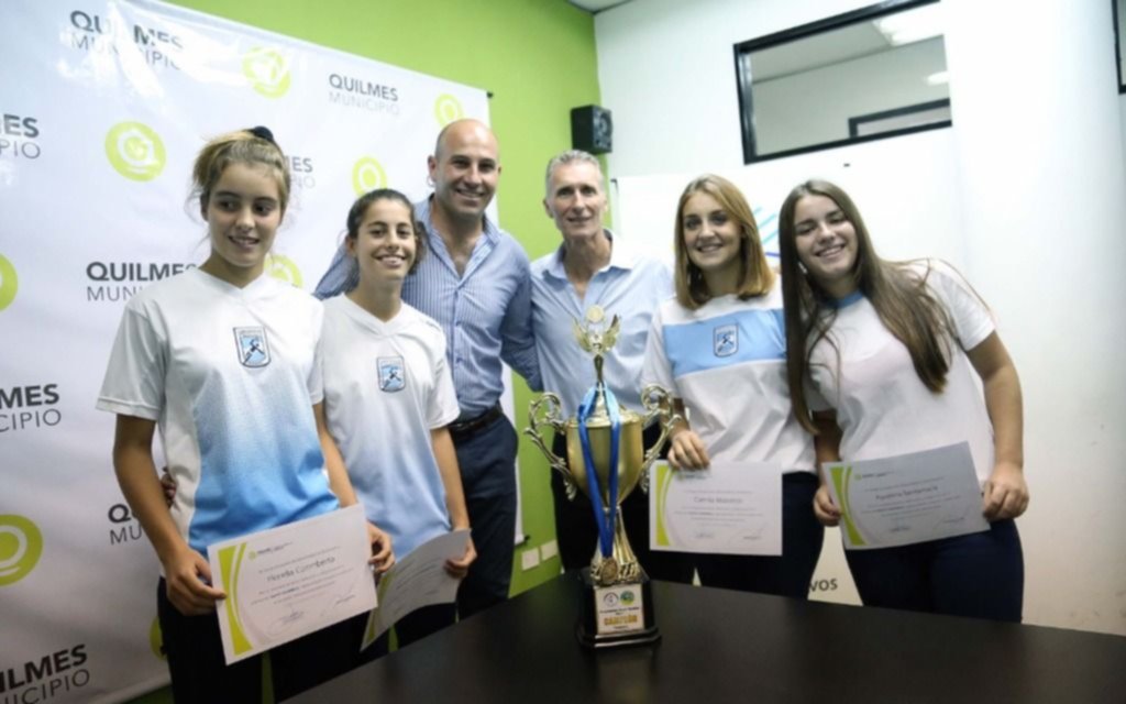 Reconocimiento del equipo nacional femenino de Beach Handball
