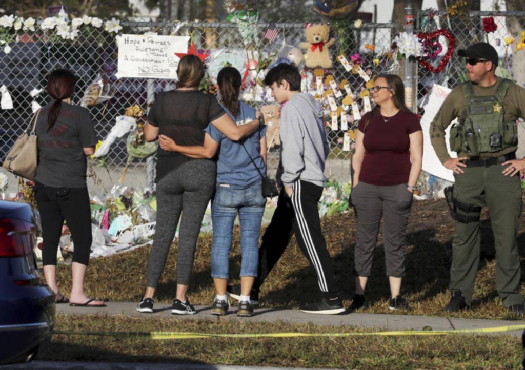 Los sobrevivientes de Florida, en una triste vuelta a la escuela