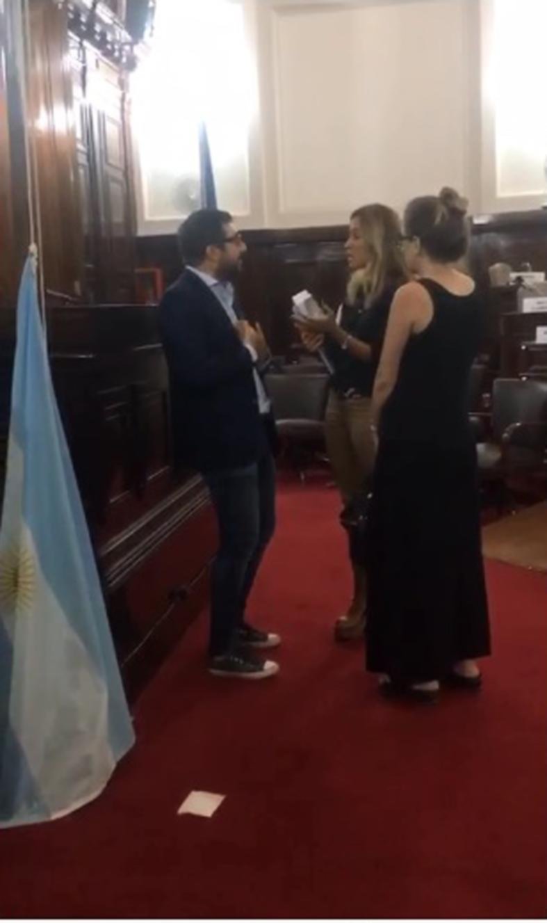 Fuerte cruce y amenaza de demanda judicial por el acceso a la información