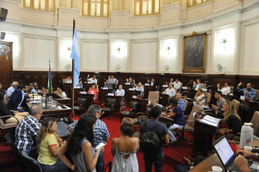 El Concejo aprobó el aumento y desde hoy viajar en taxi cuesta 20 por ciento más