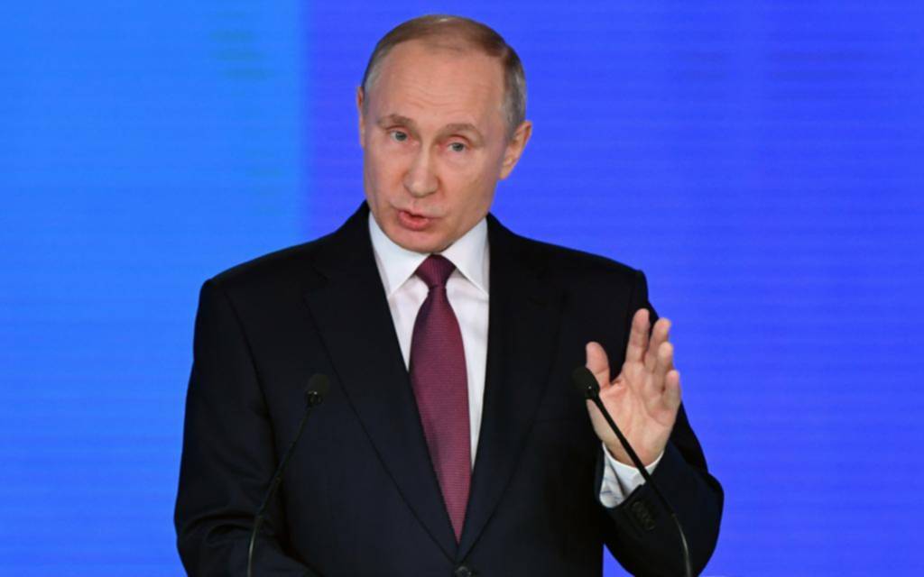 Putin le avisa a Occidente que Rusia tiene armas nucleares “invencibles”
