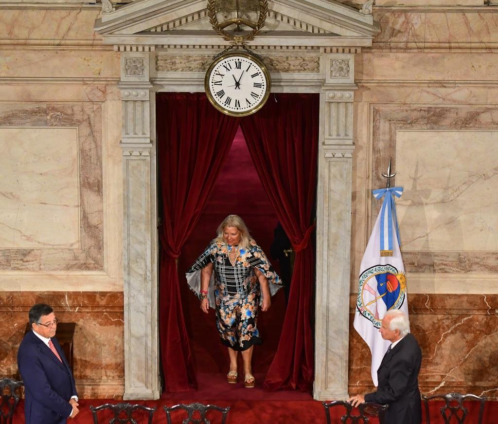 Carrió pidió que no se trate el tema del aborto y poco después se desmayó