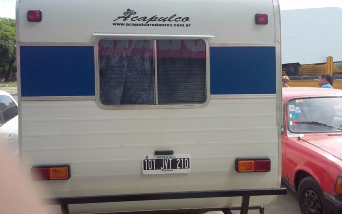 Etcheverry: les roban una casa rodante que estaba estacionada en la puerta de la casa