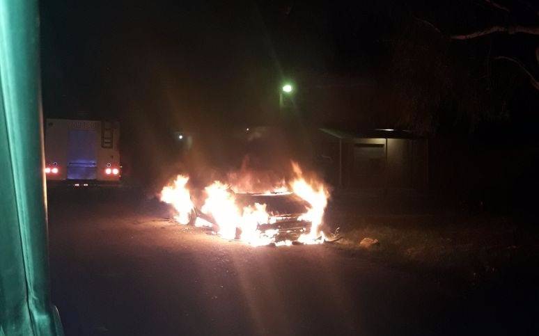 Tensión por el incendio de un auto en 525 y 140
