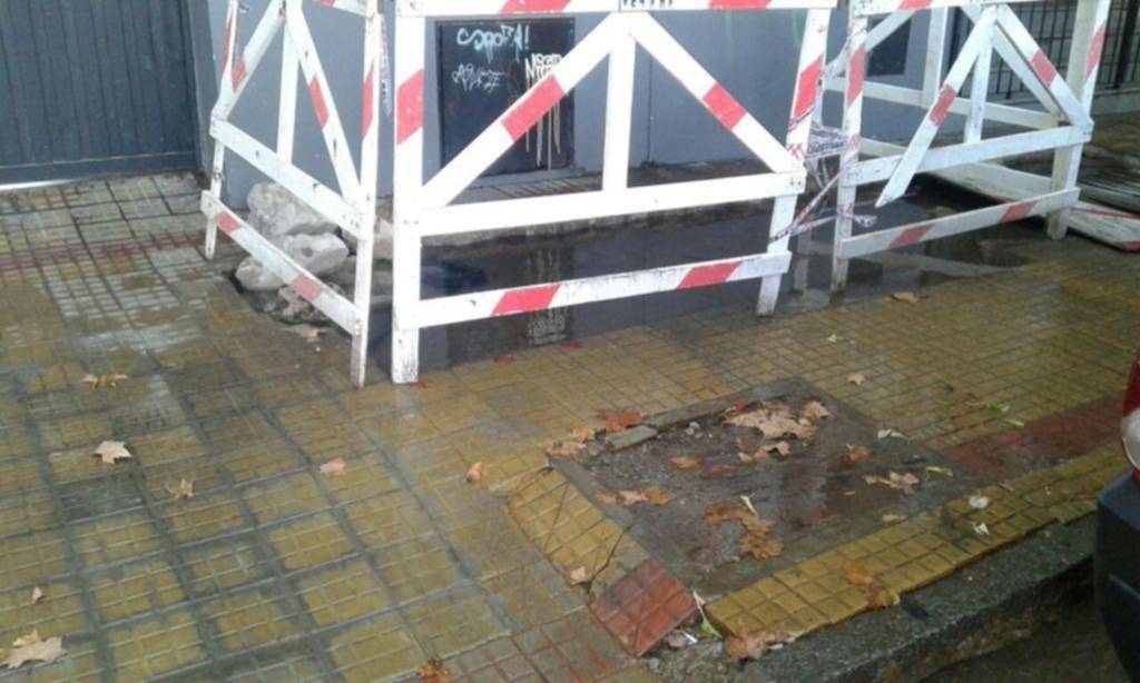 Fueron a reparar un servicio de luz y dejaron una laguna