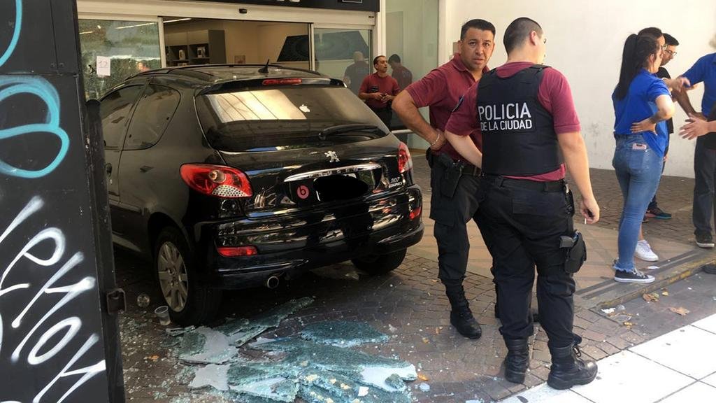 Intento de asalto, fuga, cerca de 30 tiros y un herido en una tarde de tensión en Palermo