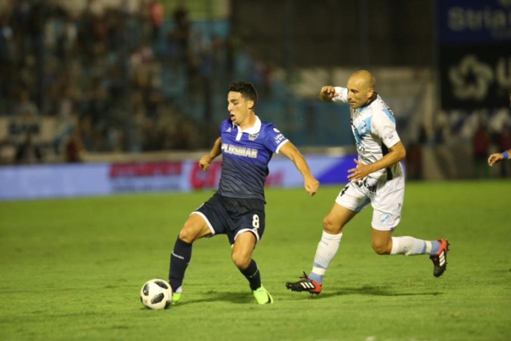 Las tapadas de Arias y el fútbol de Faravelli