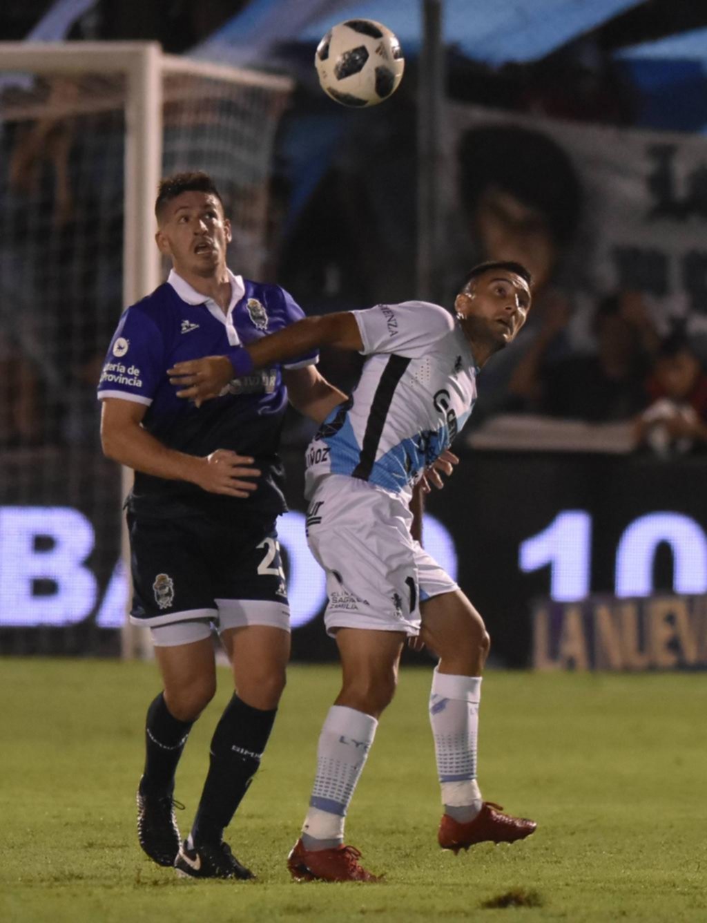 Maximiliano Coronel aseguró su continuidad en el club por dos años más